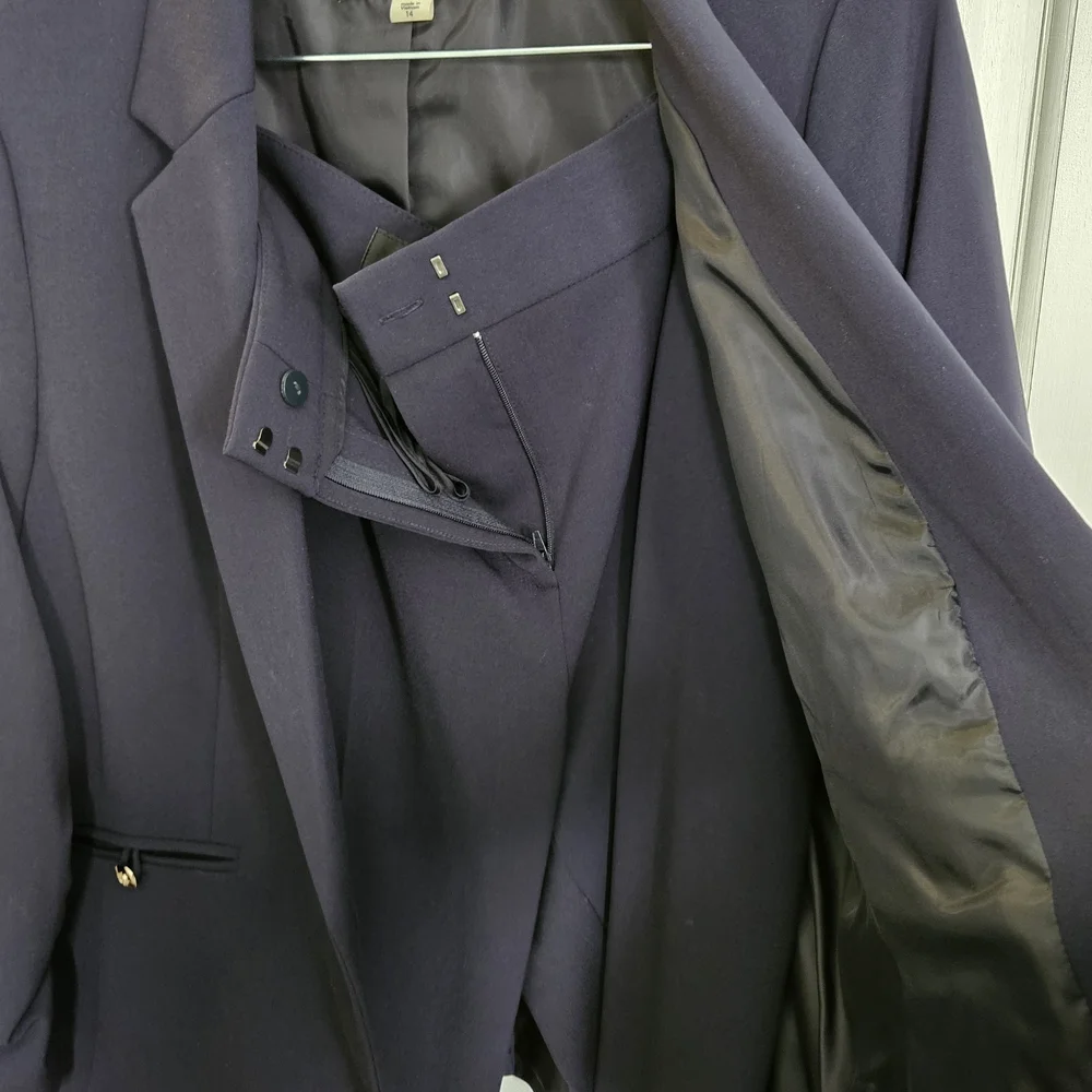 Tahari Navy Blazer with Gold Accent Buttons - Picture 7 of 9